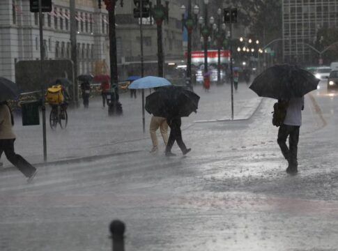 São Paulo terá chuvas e risco de alagamentos no fim de semana
