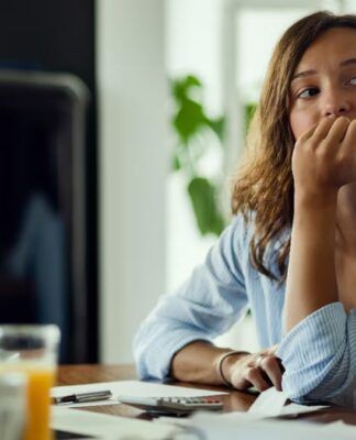 Saúde mental vira obrigação: empresas correm contra o tempo para evitar multa e burnout