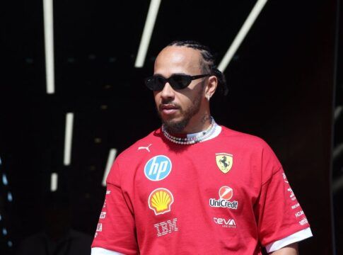 Lewis Hamilton alerta sobre ambiente que Hadjar enfrentará na Red Bull