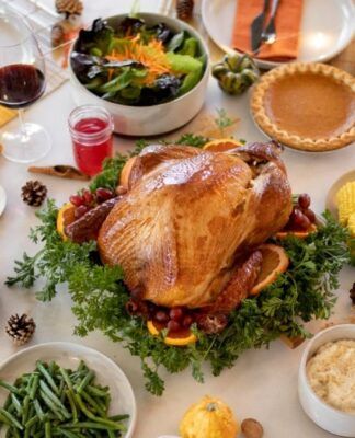 Brasileiros devem gastar R$ 338, em média, com ceia de Natal; aponta pesquisa