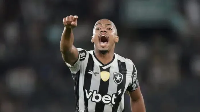 Marlon Freitas apontando com o dedo e gritando durante partida do Botafogo