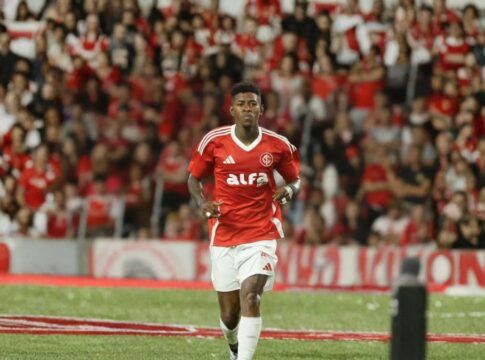 Reviravolta: Flamengo se acerta com Vitão e se aproxima do primeiro reforço para 2026