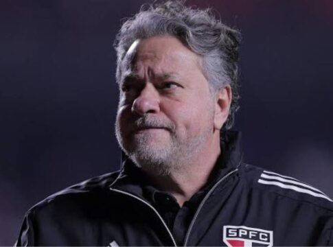 Oposição consegue 57 assinaturas e protocola pedido de reunião por saída de Casares