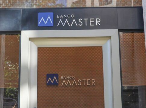 Vereador do PL denuncia esquema que financia conservadores para defender Banco Master