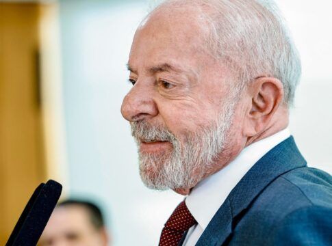 Lula compara ondas do mar à união entre esquerda e direita em vídeo