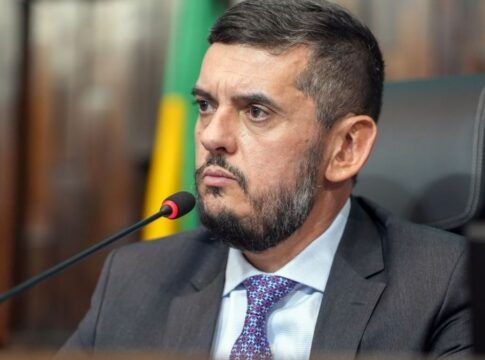 Deputados da Alerj votam por revogar prisão de Rodrigo Bacellar após cinco dias