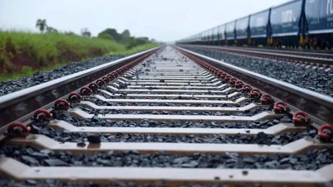 Imagem aproximada de um trilho de trem