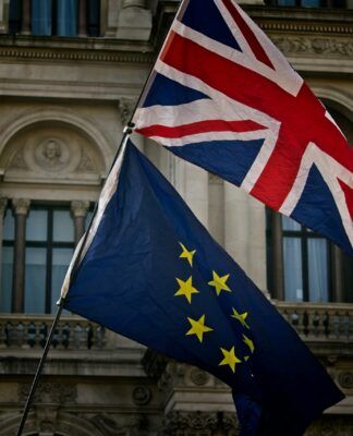 Bandeiras do Reino Unido e da União Europeia