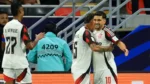 Giorgian de Arrascaeta, do Flamengo, comemora com companheiros o gol marcado contra o Cruz Azul, pela Copa Intercontinental