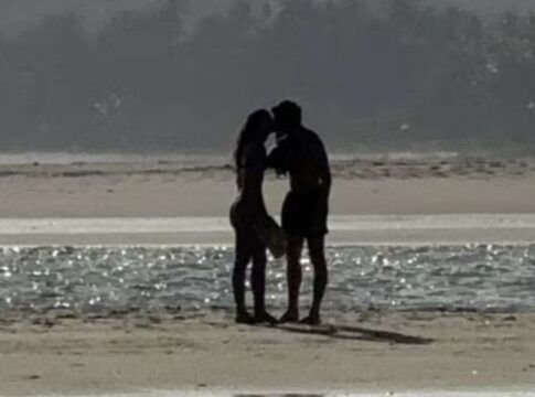 Bruna Marquezine e Shawn Mendes trocam beijos em praia de Alagoas