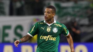 O jogador Caio Paulista em ação pelo Palmeiras