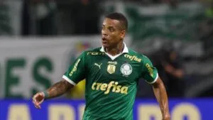 O jogador Caio Paulista em ação pelo Palmeiras