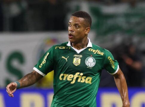 O jogador Caio Paulista em ação pelo Palmeiras