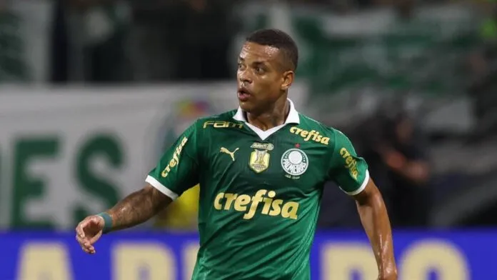 O jogador Caio Paulista em ação pelo Palmeiras