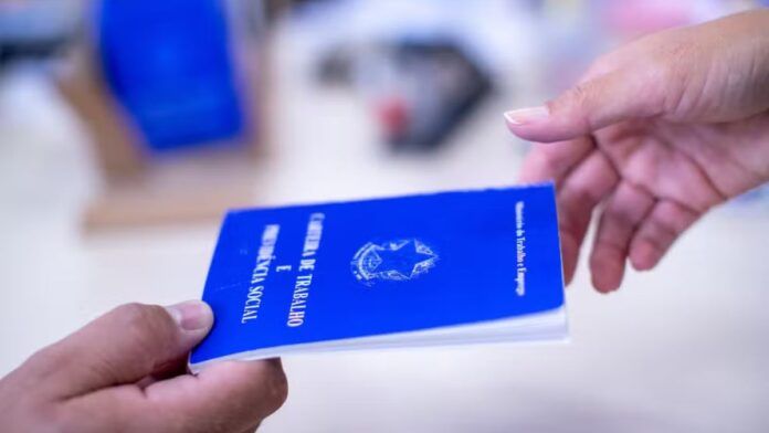 Renda média do trabalhador brasileiro cresce 4,5% e atinge R$ 3.574