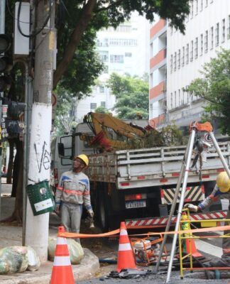 Grande SP ainda está com 1,2 milhão de imóveis sem luz devido a vendaval devastador