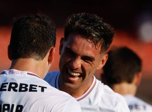 Os jogadores Enzo Díaz e Gonzalo Tapia, do São Paulo