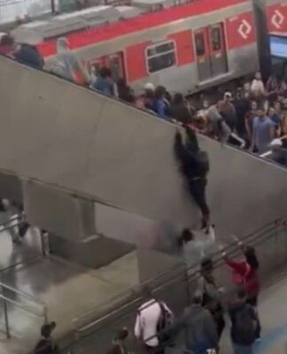 Acidente em escada rolante da Estação Brás deixa mais de dez feridos em SP; veja o vídeo