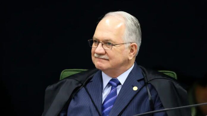 Fachin volta a Brasília antes do previsto para gerir tensão no STF sobre caso Master