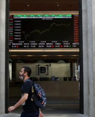 Ibovespa bate recorde histórico de 165 mil pontos enquanto dólar sobe para R$ 5,40