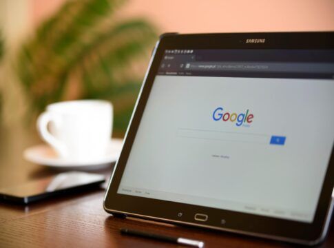 tela do google em um tablet