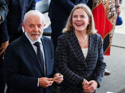 Gleisi rebate The Economist após revista sugerir que Lula não concorra em 2026