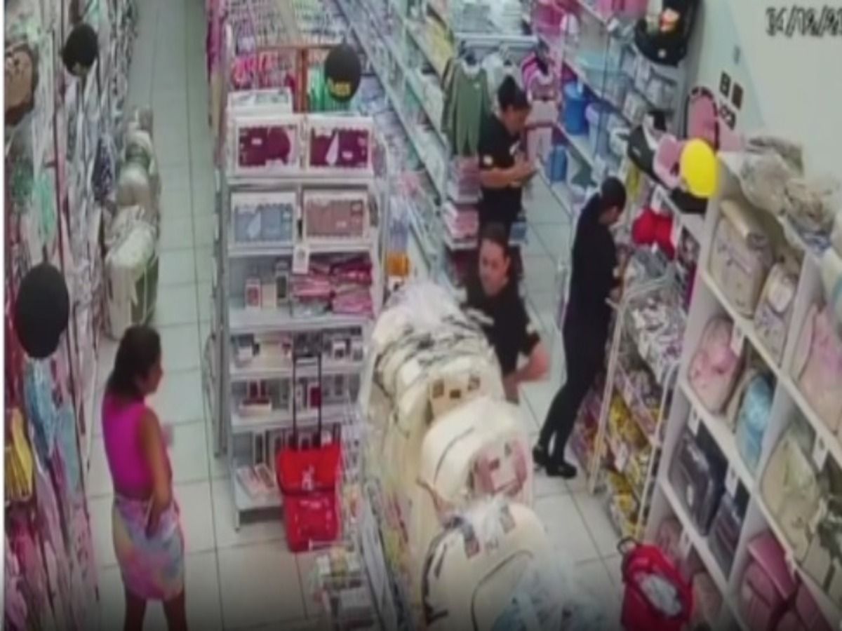 Mulher que deu a luz em uma loja em recife