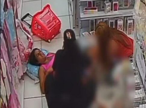 Mulher que deu a luz em uma loja em recife