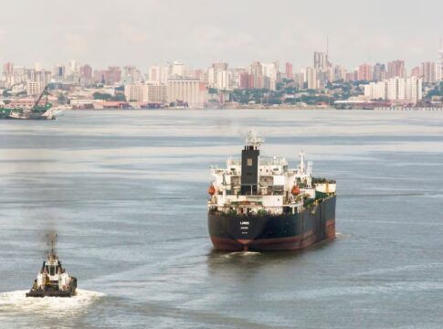 Trump ordena bloqueio naval contra petroleiros venezuelanos