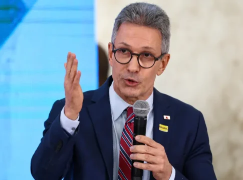 Romeu Zema, governador de Minas Gerais (Novo), discursa