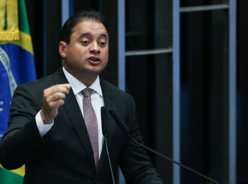 Quem é Weverton Rocha, senador maranhense alvo de operação da PF contra fraudes no INSS