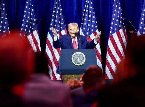 O presidente dos Estados Unidos, Donald Trump, discursa para republicanos da Câmara durante a conferência anual do partido, no Kennedy Center — rebatizado de Trump-Kennedy Center pelo conselho diretor indicado por Trump — em Washington, D.C.