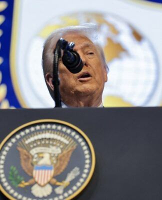 O presidente dos Estados Unidos, Donald Trump, discursa durante o anúncio da carta de criação do Conselho de Paz