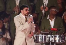 O cantor porto-riquenho Bad Bunny se apresenta durante show da turnê “DeBÍ TiRAR MáS FOToS World Tour”, na Cidade do México