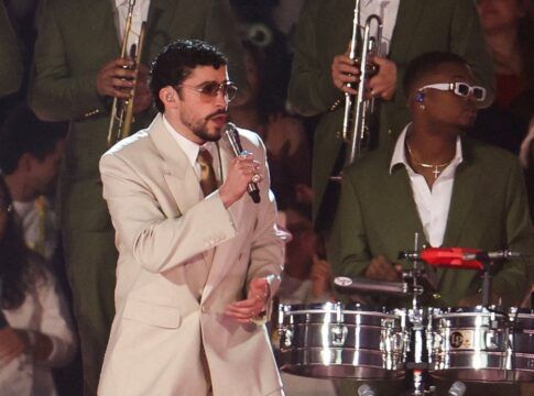 O cantor porto-riquenho Bad Bunny se apresenta durante show da turnê “DeBÍ TiRAR MáS FOToS World Tour”, na Cidade do México