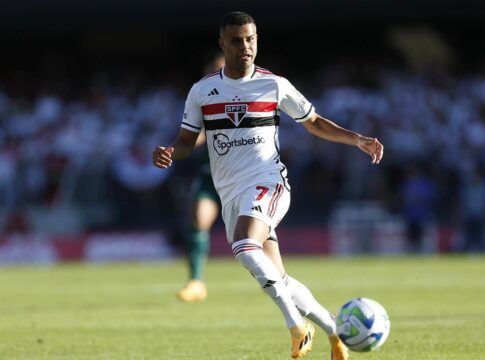 O volante Alisson, do São Paulo