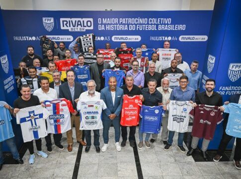 Presidentes de clubes paulistas exibem camisas com o patrocínio da empresa de apostas Rivalo