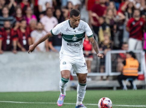 Jogador do Coritiba na Arena da Baixada