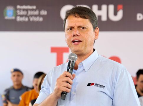 Tarcísio de Freitas durante entrega de Unidades Habitacionais CDHU - São José da Bela Vista/SP