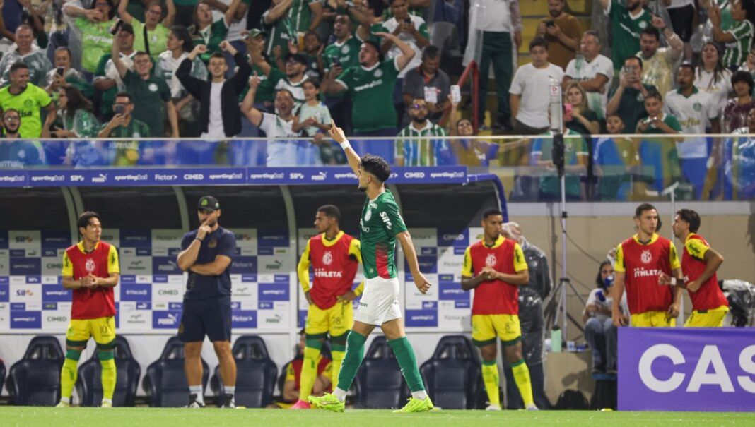 Flaco López celebra após marcar o gol que garantiu a vitória do Palmeiras sobre o Mirassol na Arena Barueri (Fabio Menotti