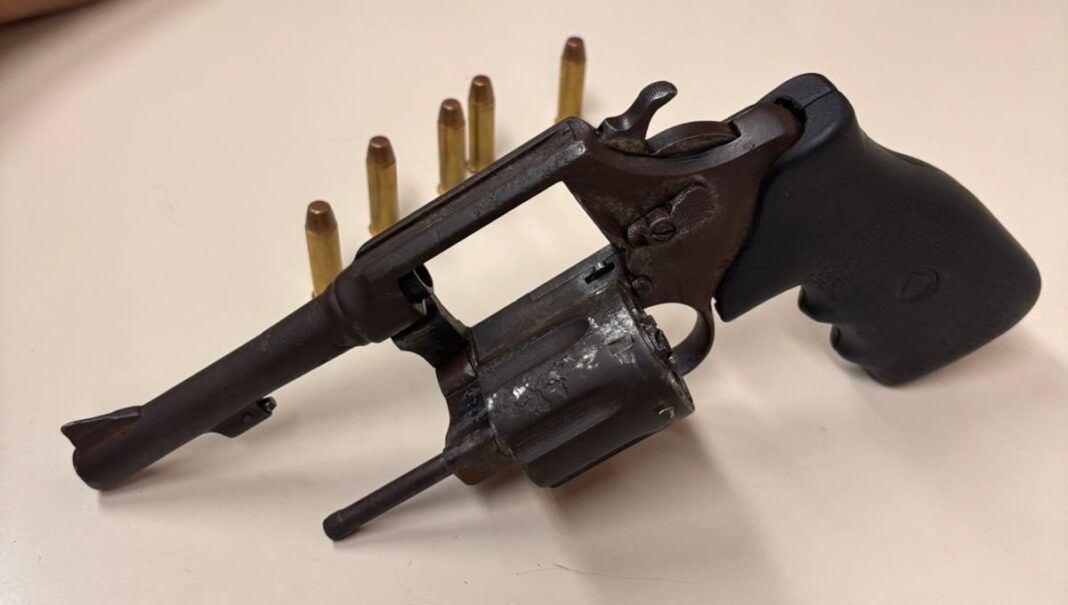 Arma apreendida pelo Bope durante a prisão dos suspeitos