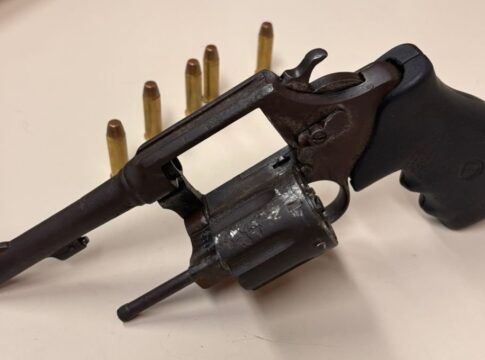 Arma apreendida pelo Bope durante a prisão dos suspeitos