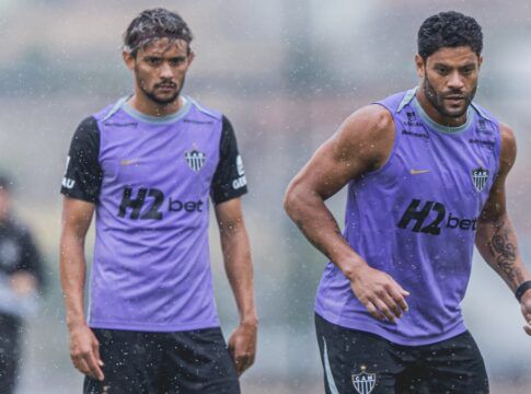 Gustavo Scarpa e Hulk participam de treino do Atlético-MG na véspera do clássico contra o América-MG (Foto: Pedro Souza/Atlético)
