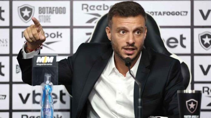 Apresentado na última terça-feira (20/01) pelo Botafogo, o técnico Martín Anselmi deve fazer sua estreia contra o Volta Redonda (Foto: Vitor Silva/Botafogo)