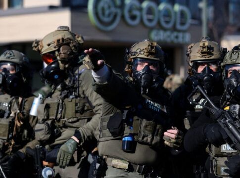 Trump banca o ICE após nova morte em operação e acusa líderes de Minnesota de “insurreição”