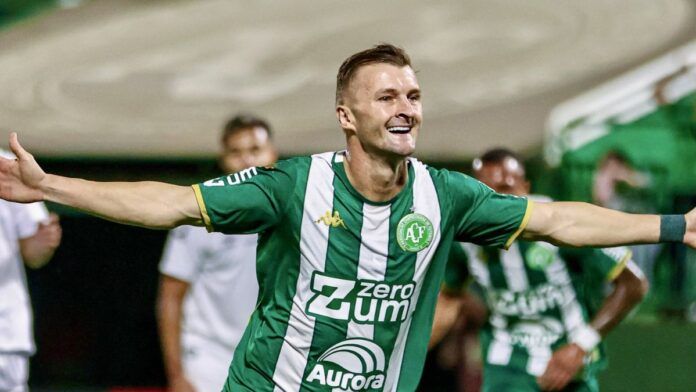 Chapecoense vira pesadelo do Santos, faz quatro gols e cala o Peixe na Arena Condá