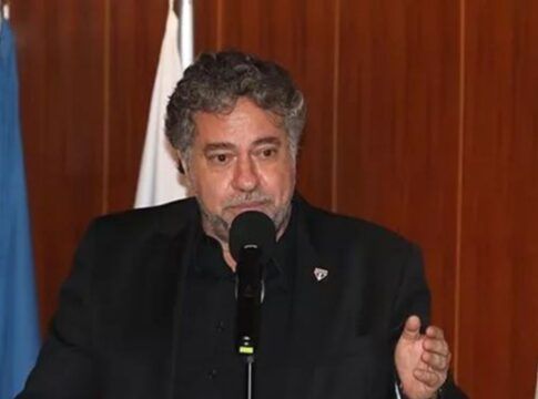 Quatro grupos políticos abandonam base de apoio a Julio Casares