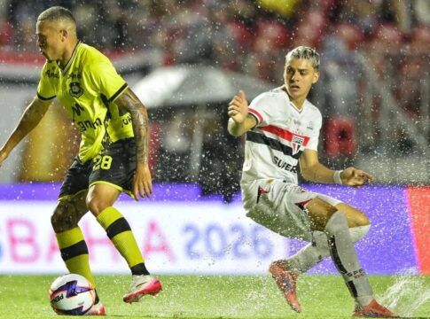 Luciano decide no fim, São Paulo sofre na chuva e vence o São Bernardo por 1 a 0 no Morumbis