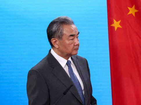 Chanceler da China diz que nenhum país pode ser a polícia do mundo