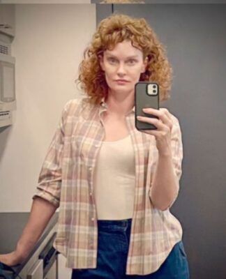 Atriz de Stranger Things revela luta contra o câncer e exclusão da temporada final